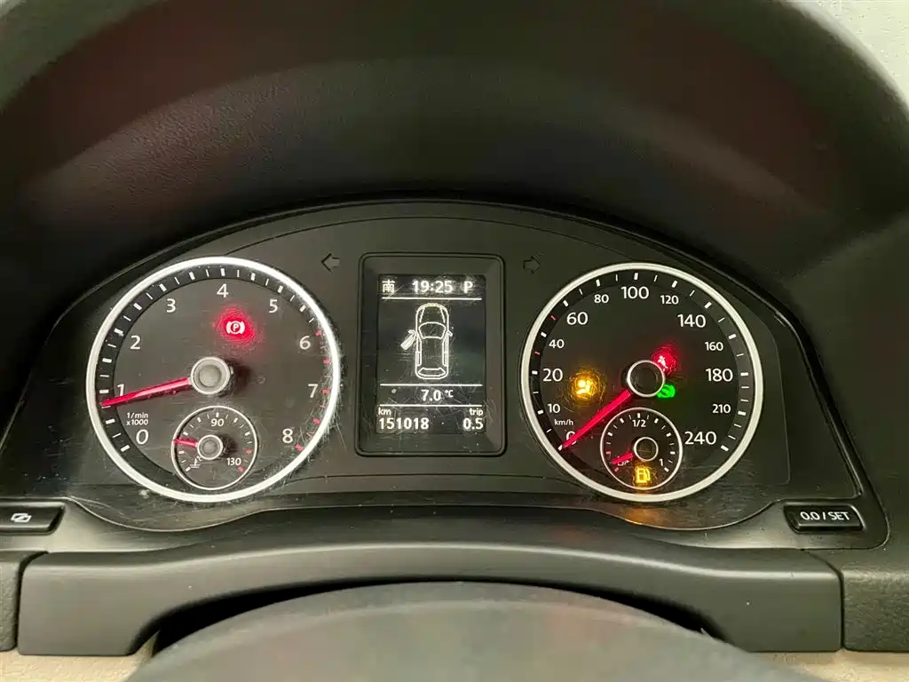 Volkswagen Tiguan 2012 1.8TSI Automatic 2WD Elite Edition фото 6