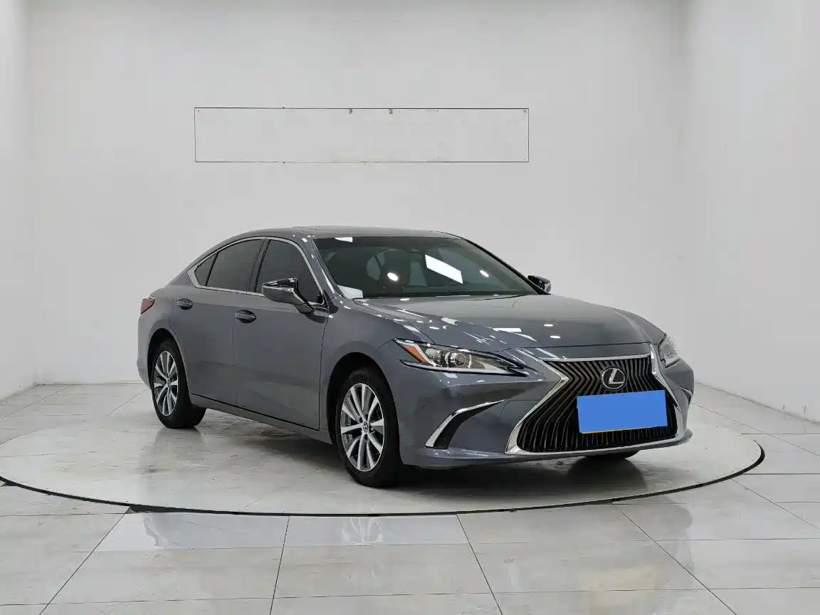 Lexus ES 2020 200 Luxury фото 3