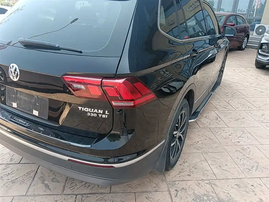 Volkswagen Tiguan L 2018 Facelift 330TSI Automatic 2WD Luxury Edition фото 8