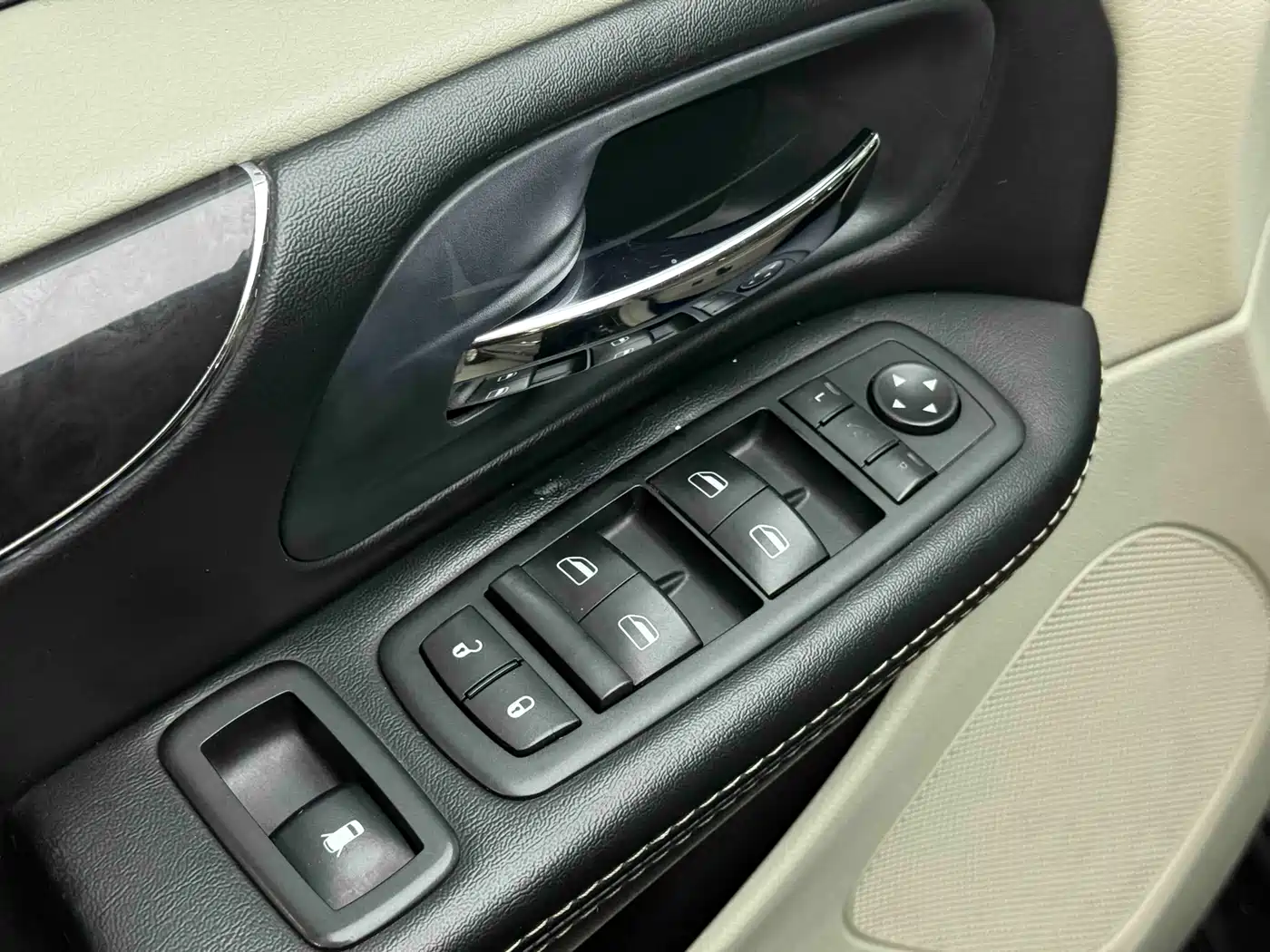 Chrysler Grand Voyager (Import) 2014 2013 3.6L Luxury Edition