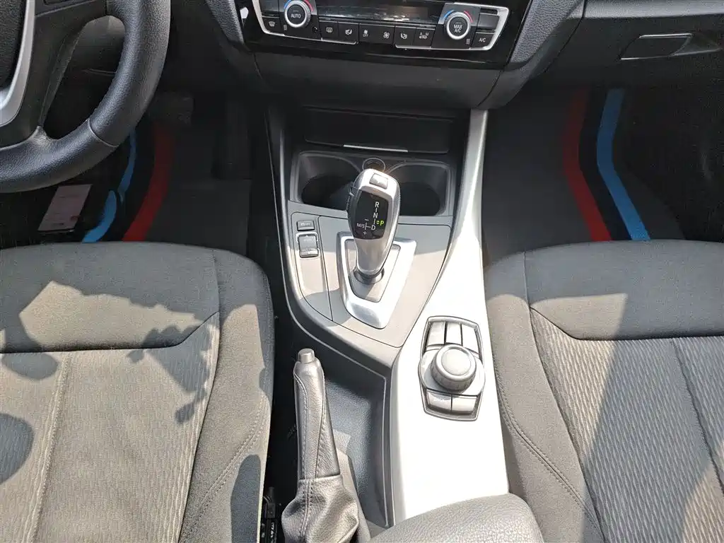 BMW 1 Series (Import) 2015 120i Leading фото 10