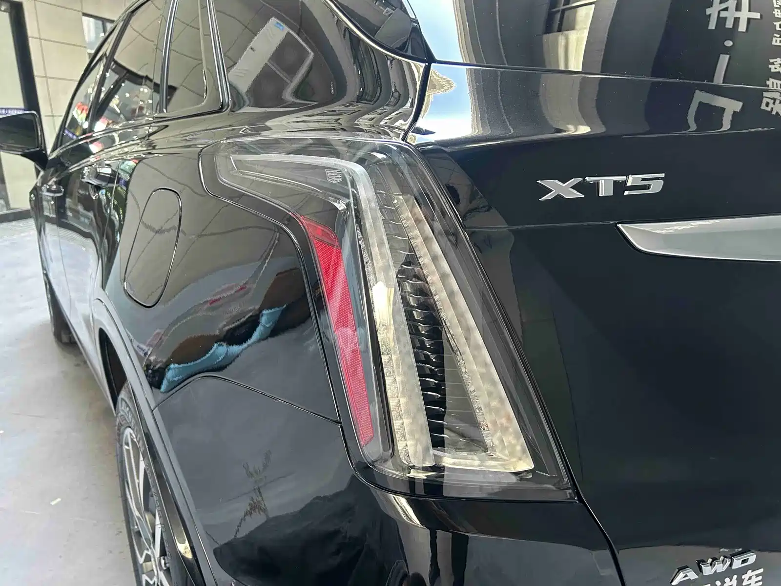 Photo 4 - Cadillac XT5