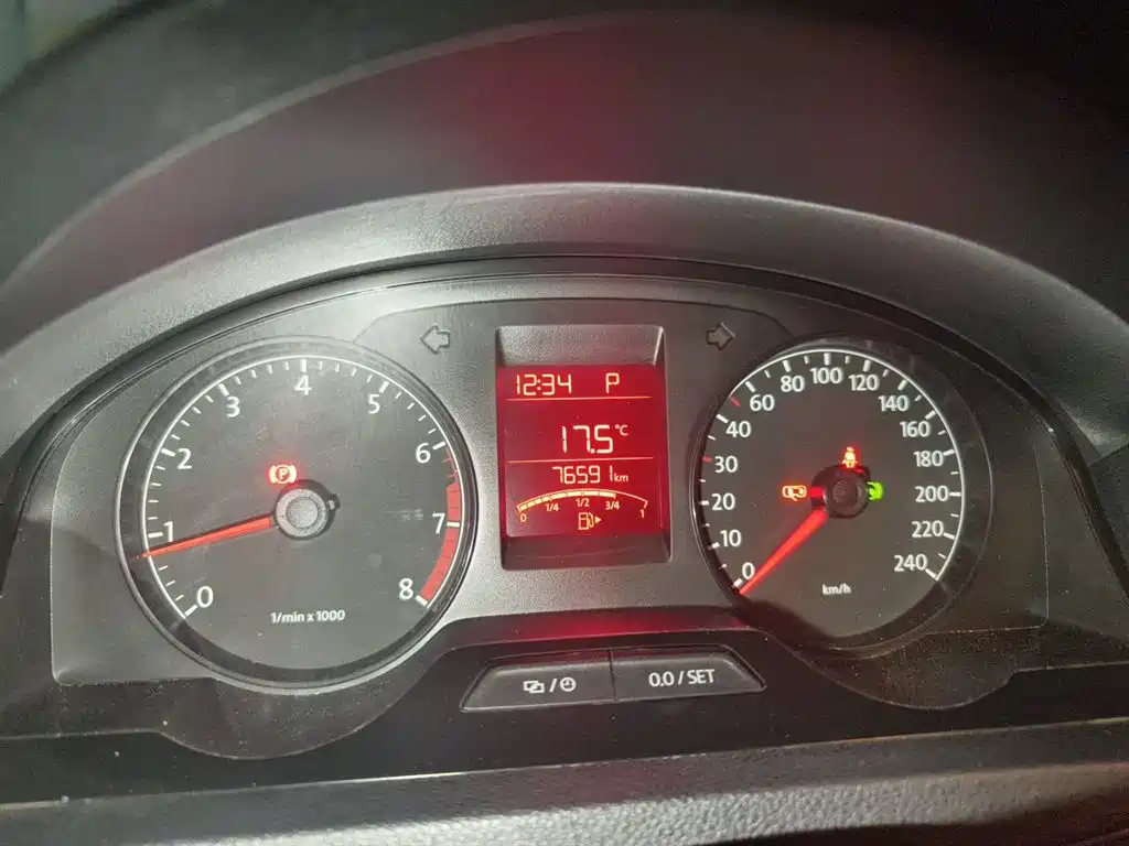 Volkswagen Santana 2015 1.6L Automatic Comfort Edition фото 8