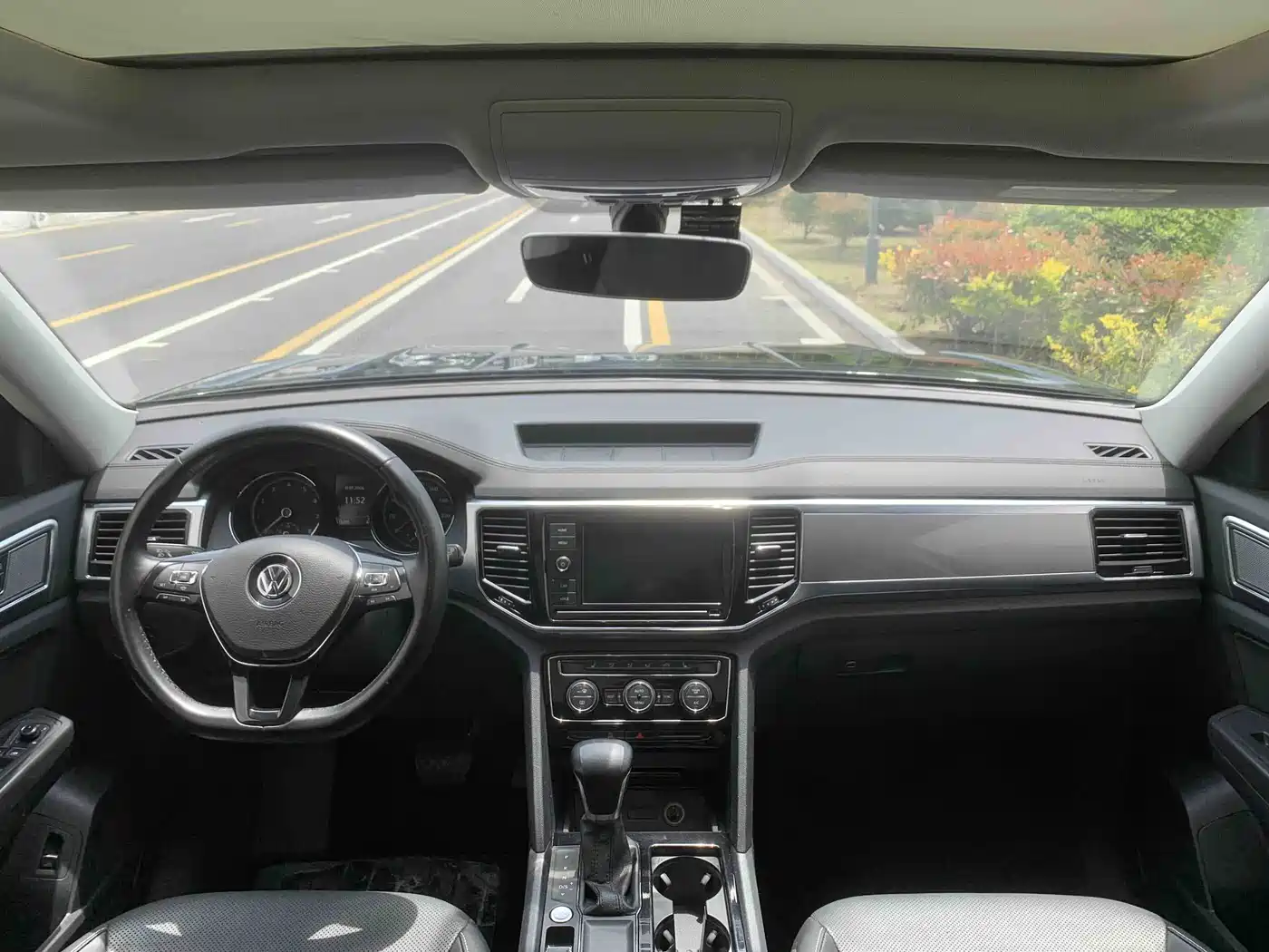 Volkswagen Teramont 2019 330TSI 2WD Luxury China VI фото 4