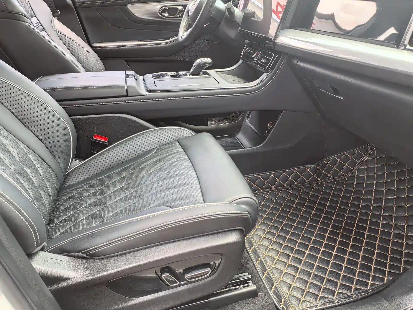 GAC Trumpchi Trumpchi GS8 2022 Dual Engine Series 2.0TM 2WD Premium Edition (7-Seater) фото 12
