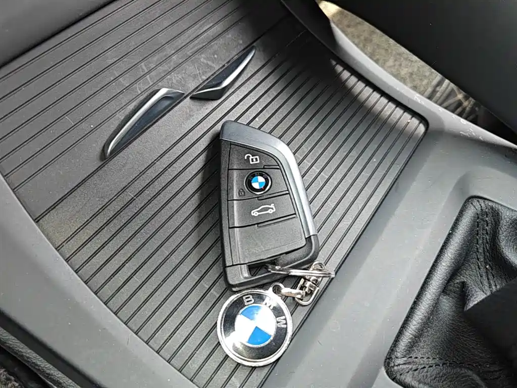 BMW X1 2016 sDrive18Li Premium Model фото 9
