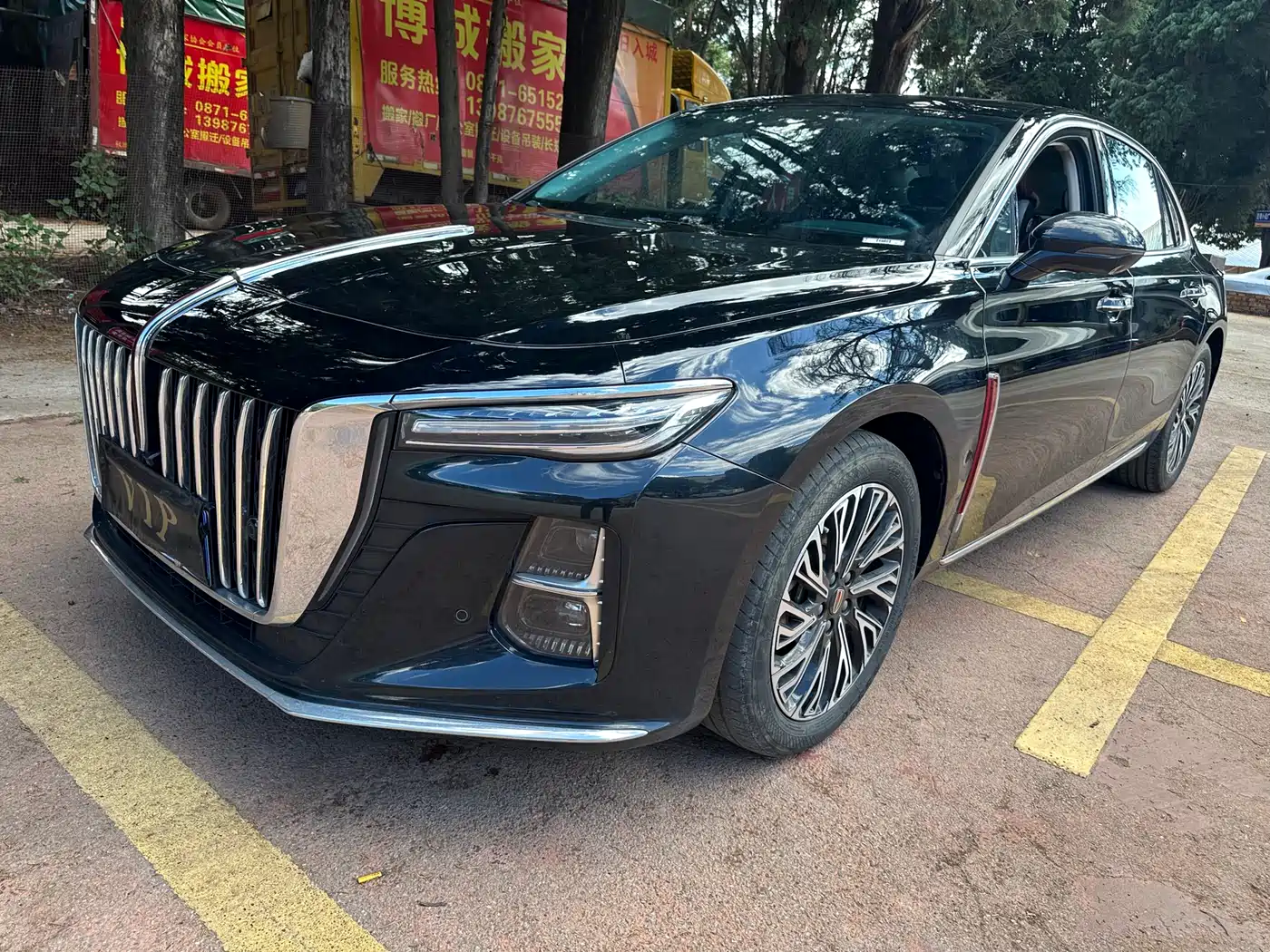 Hongqi H5 2024 2.0T Automatic Smart Connect Flag Smooth Edition