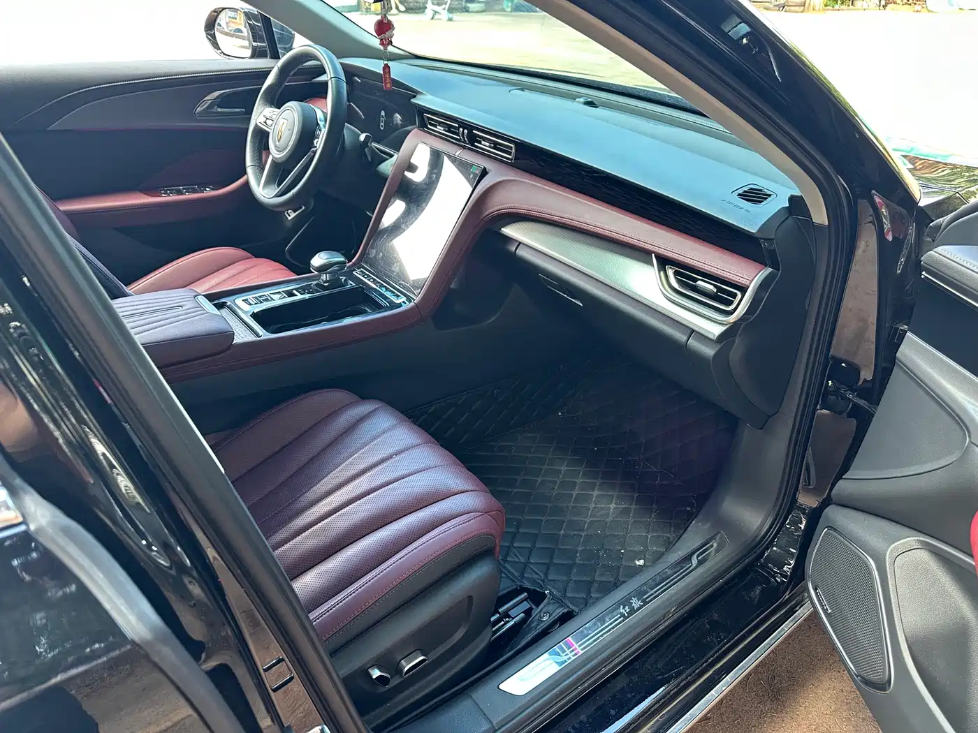 Hongqi H5 2024 2.0T Automatic Smart Connect Flag Smooth Edition фото 13