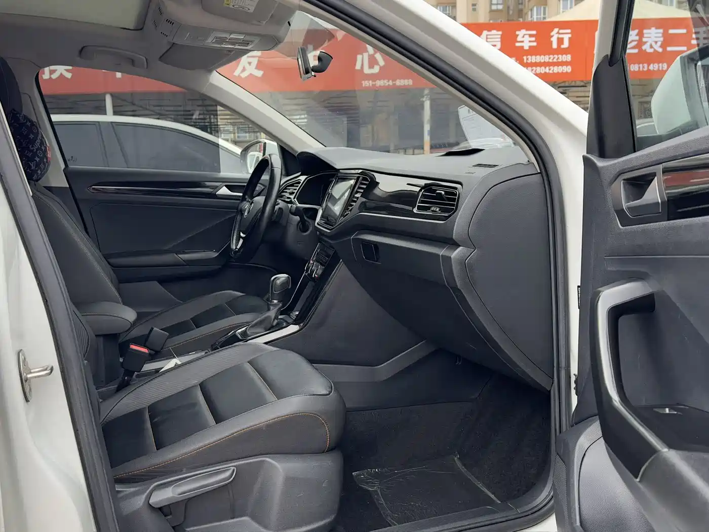 VOLKSWAGEN T ROC EXPLORING SONGS