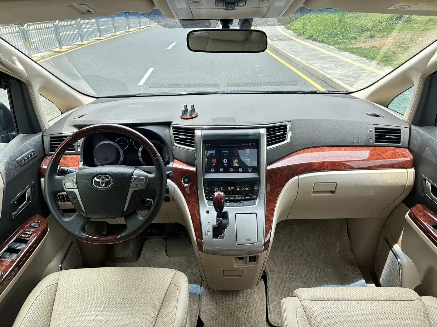 Toyota Alphard 2011 3.5L Luxury Edition фото 4