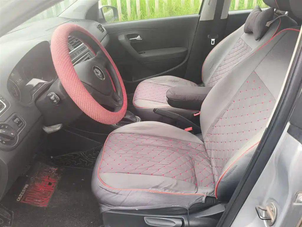 Volkswagen Polo 2014 1.4L Automatic Comfort Edition фото 12