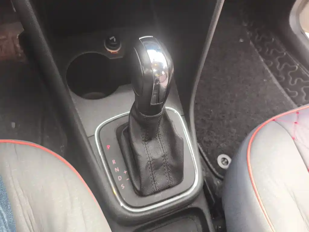 Volkswagen Polo 2014 1.4L Automatic Comfort Edition фото 11