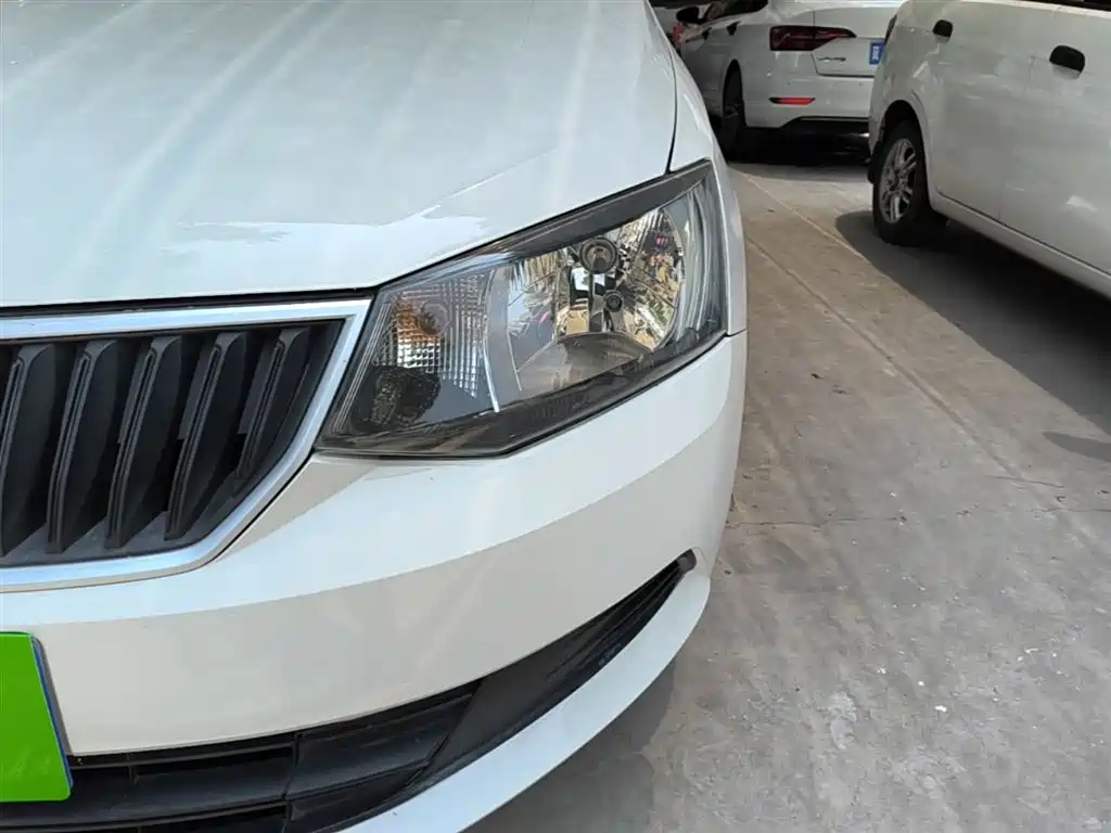 Škoda Fabia 2017 1.4L Auto Car Enjoy Edition фото 24