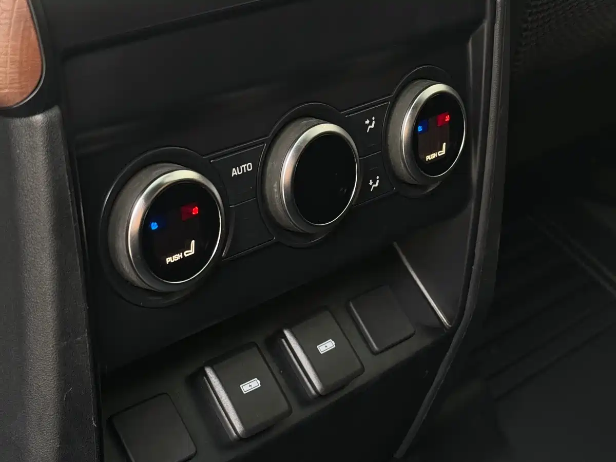 Land Rover Defender 2023 Facelift 110 3.0T P400 X-DYNAMIC HSE фото 16