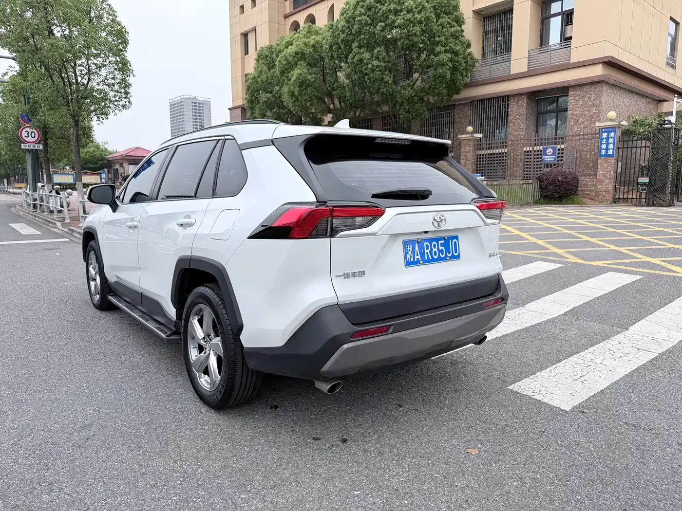 Toyota RAV4 Rongfang 2023 2.0L CVT 2WD Fashion Edition фото 4