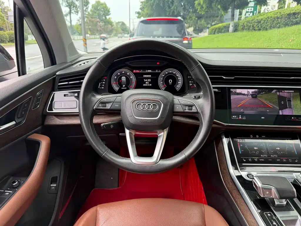 Фото 14 - Audi Q7