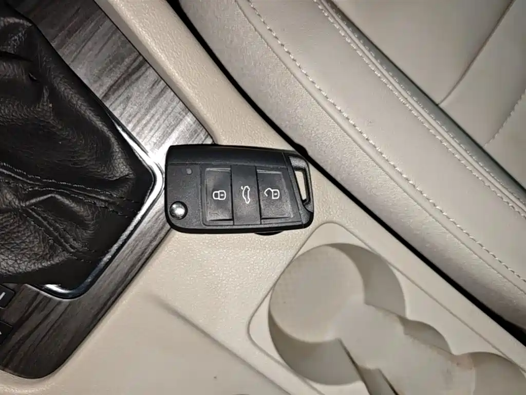 Škoda Octavia 2017 1.6L Automatic Smart Edition фото 9