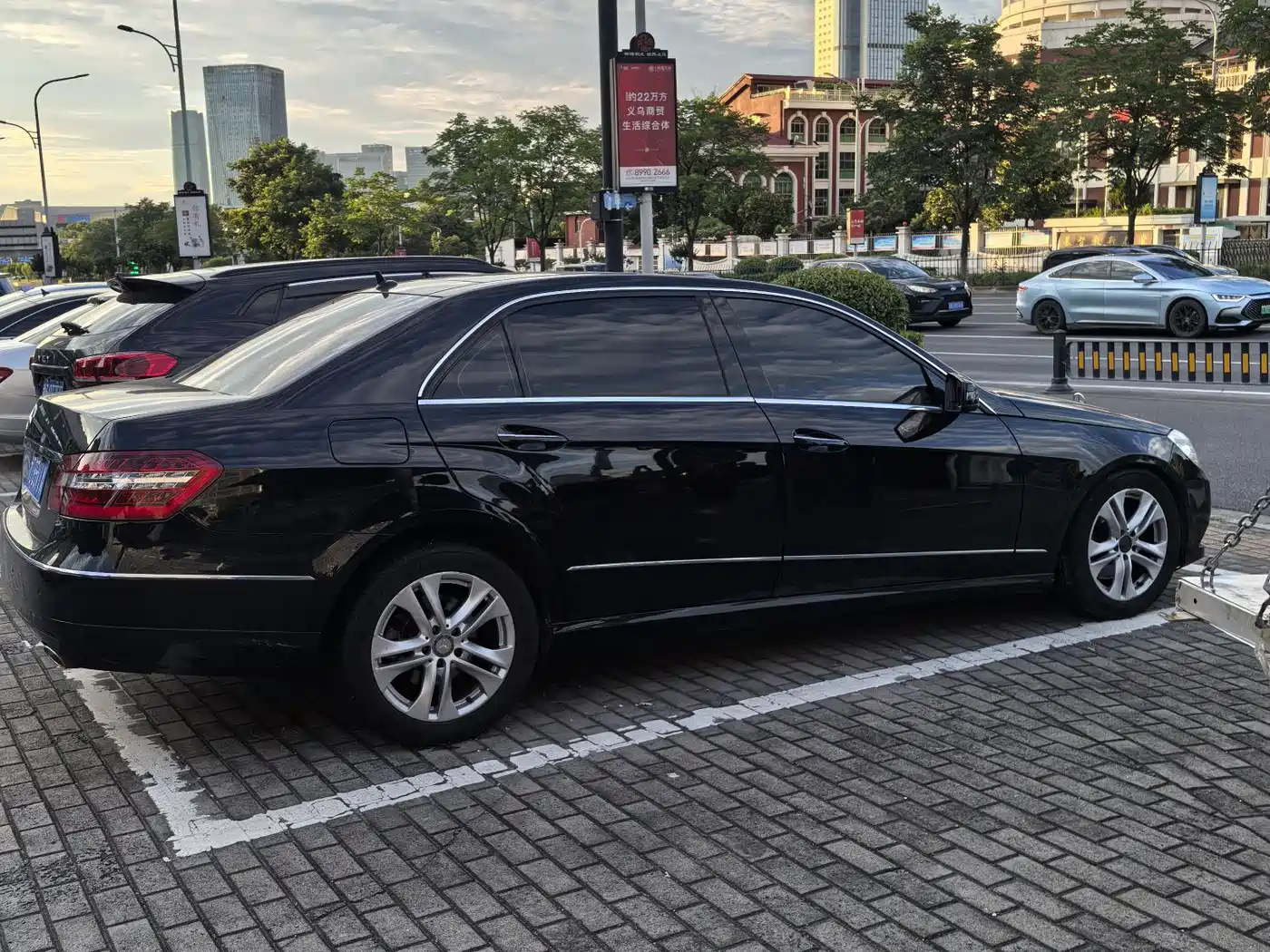 Mercedes-Benz E-Class 2010 2010 E 300 L Fashion