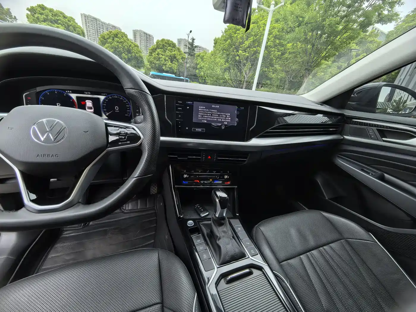 Volkswagen Passat 2023 330TSI Starlight Premium Edition фото 14