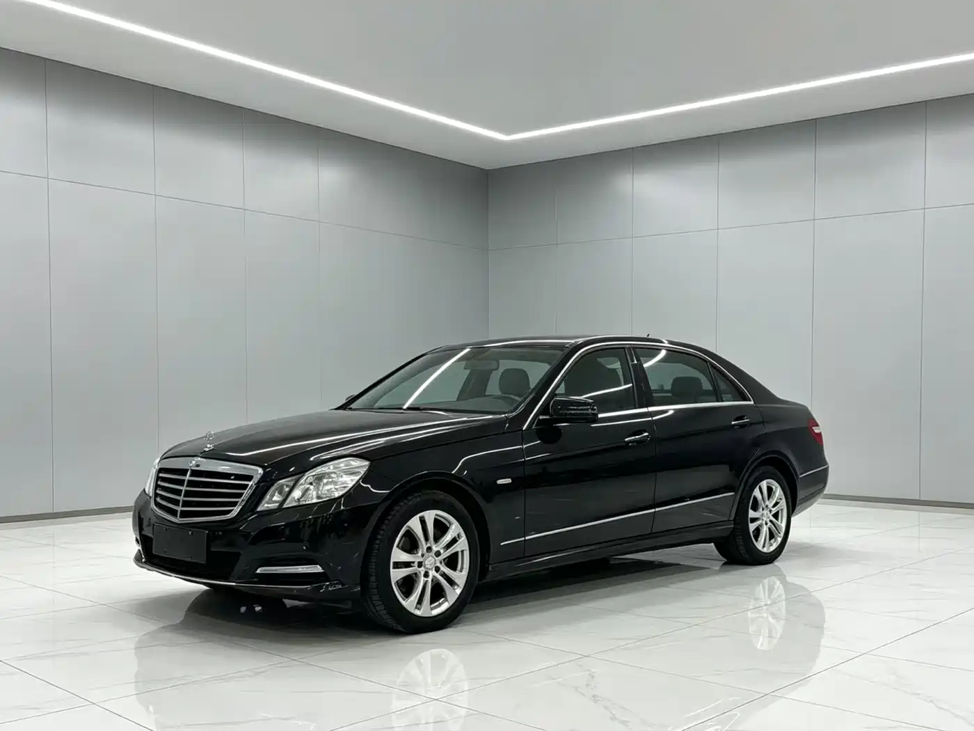 Mercedes-Benz E-Class 2012 E 300 L Fashion фото 4