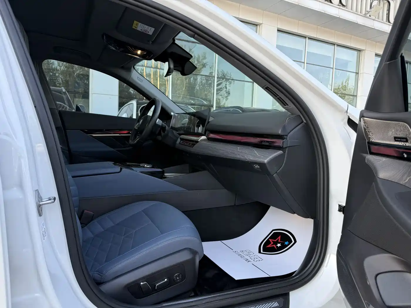 BMW i5 2024 eDrive 35L Premium Model M Sport Package фото 11