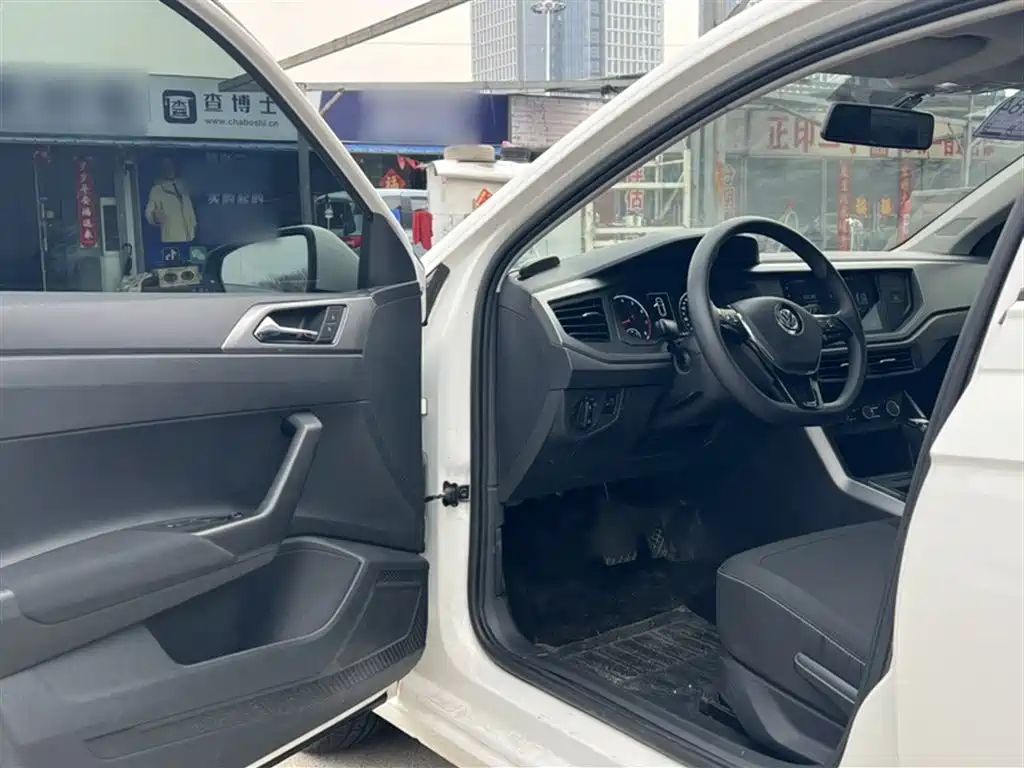 Volkswagen Polo 2019 Plus 1.5L Automatic Panorama Enjoyment Edition фото 13