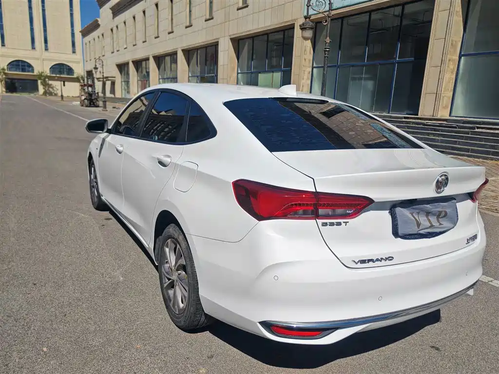Photo 19 - Buick Verano