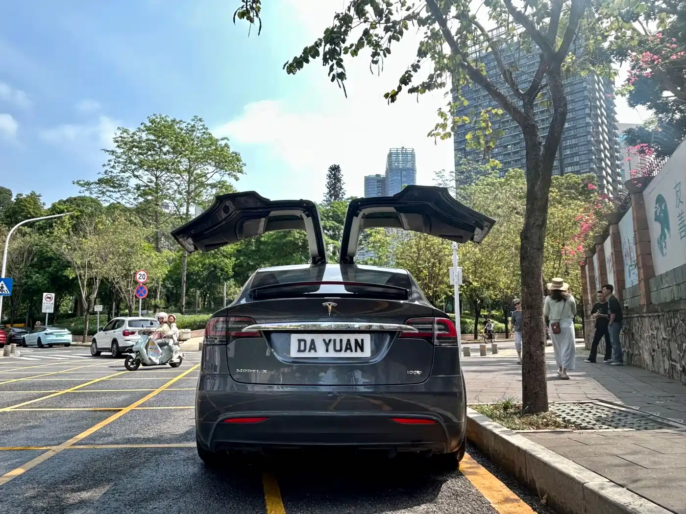 TESLA MODEL X