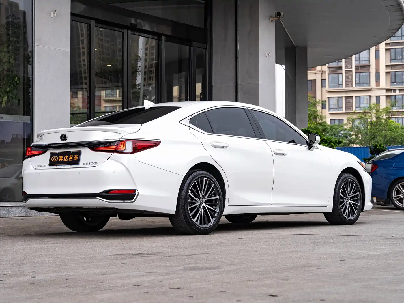 Lexus ES 2022 300h Ultimate Edition фото 3