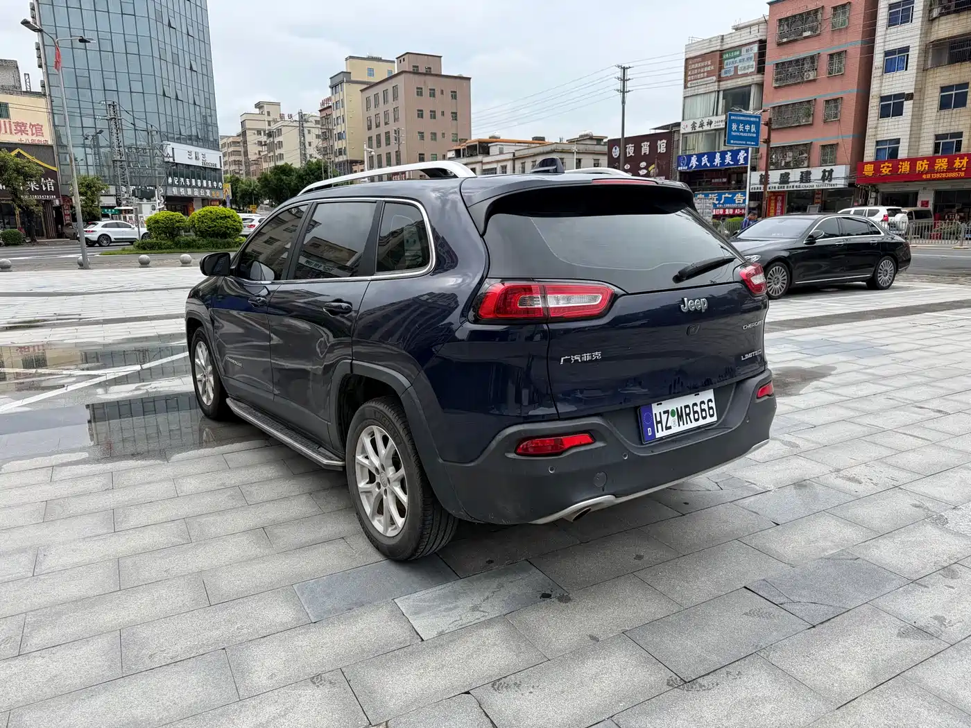 Photo 9 - Jeep Cherokee