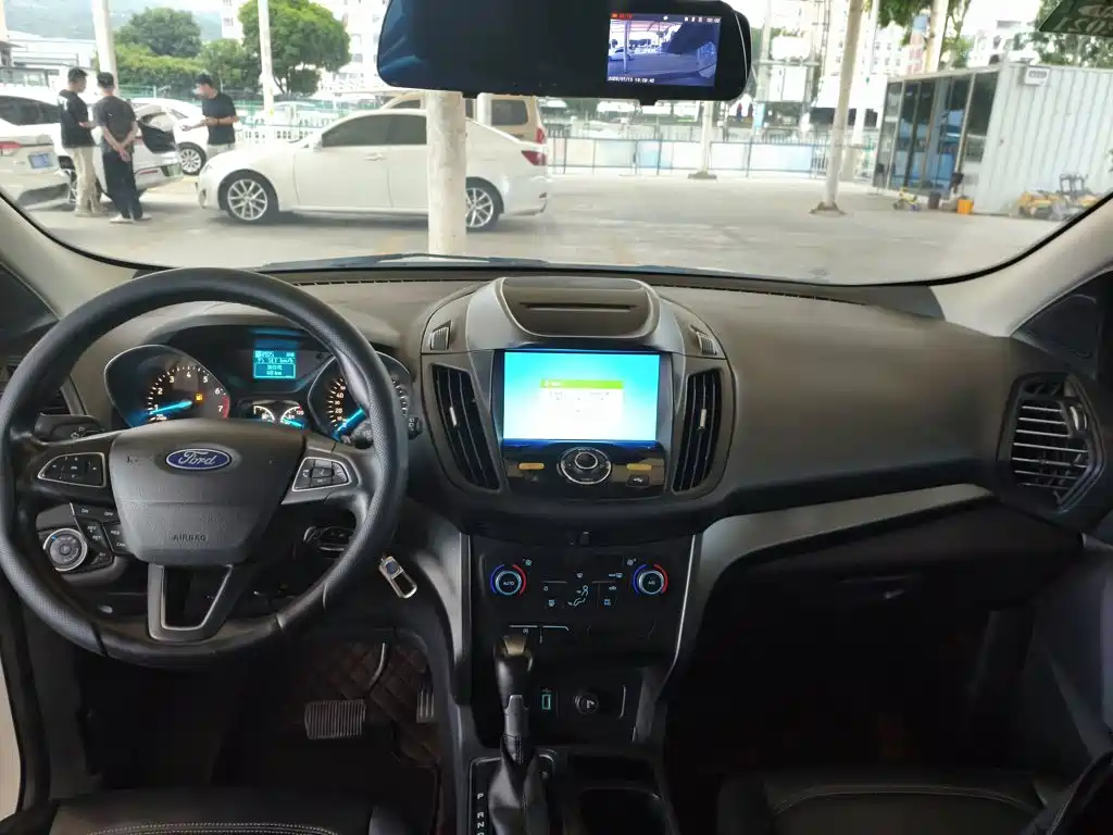 Фото 10 - Ford Kuga