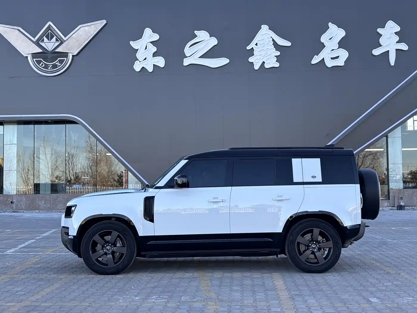 Land Rover Defender 2023 Model 110 3.0T P400 X-DYNAMIC HSE фото 4
