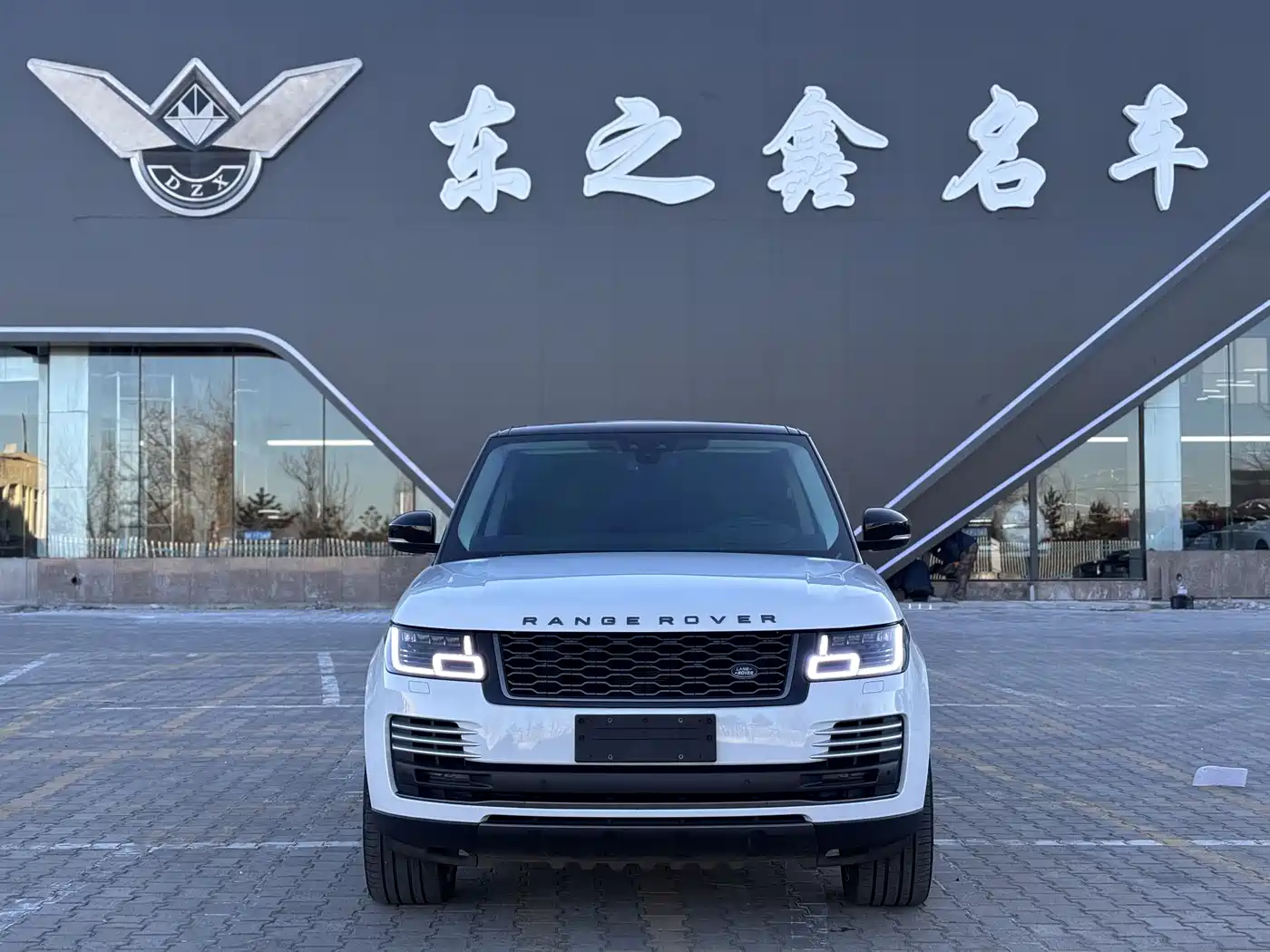 Land Rover Range Rover 2022 3.0 L6 400PS Heritage Extended Classic Edition фото 3