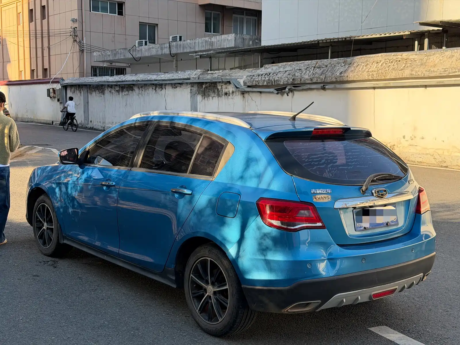 Фото 6 - Geely Emgrand