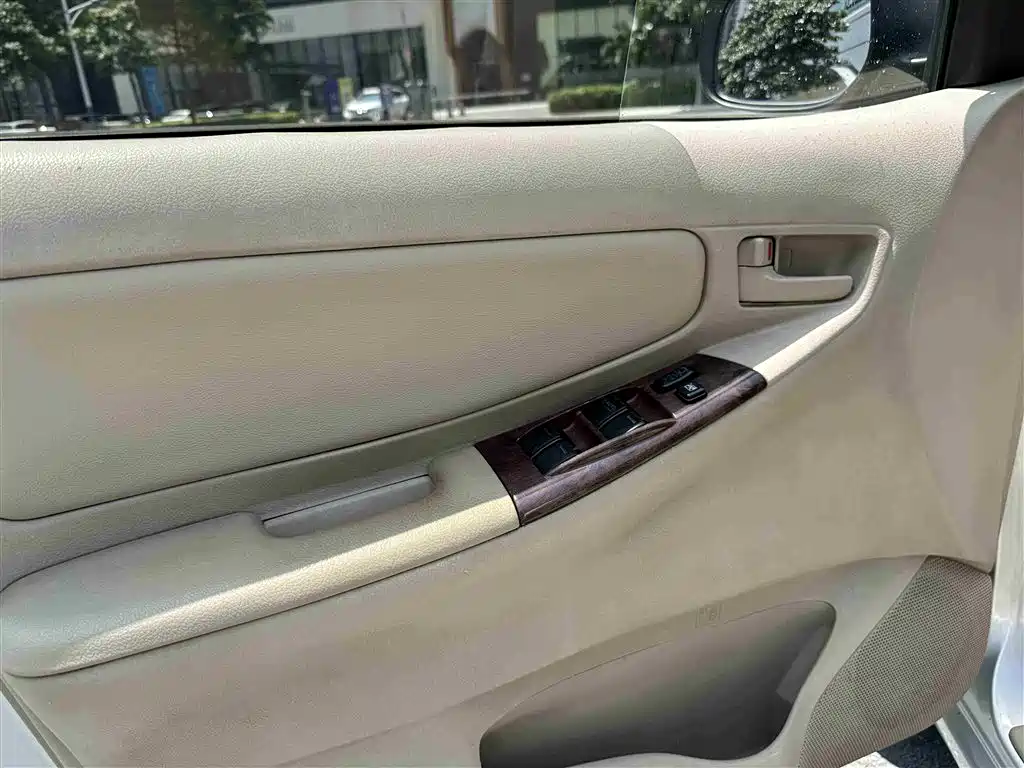 Toyota Corolla 2013 1.6L Automatic Luxury фото 16