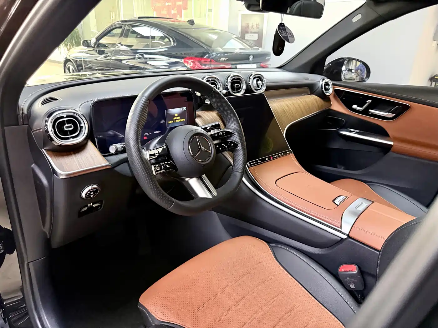 Mercedes-Benz GLC 2023 Facelift GLC 300 L 4MATIC Sport 5-Seater фото 9