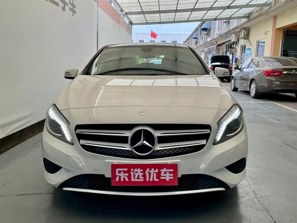 Mercedes-Benz A-Class (Import) 2015 A 180 фото 2