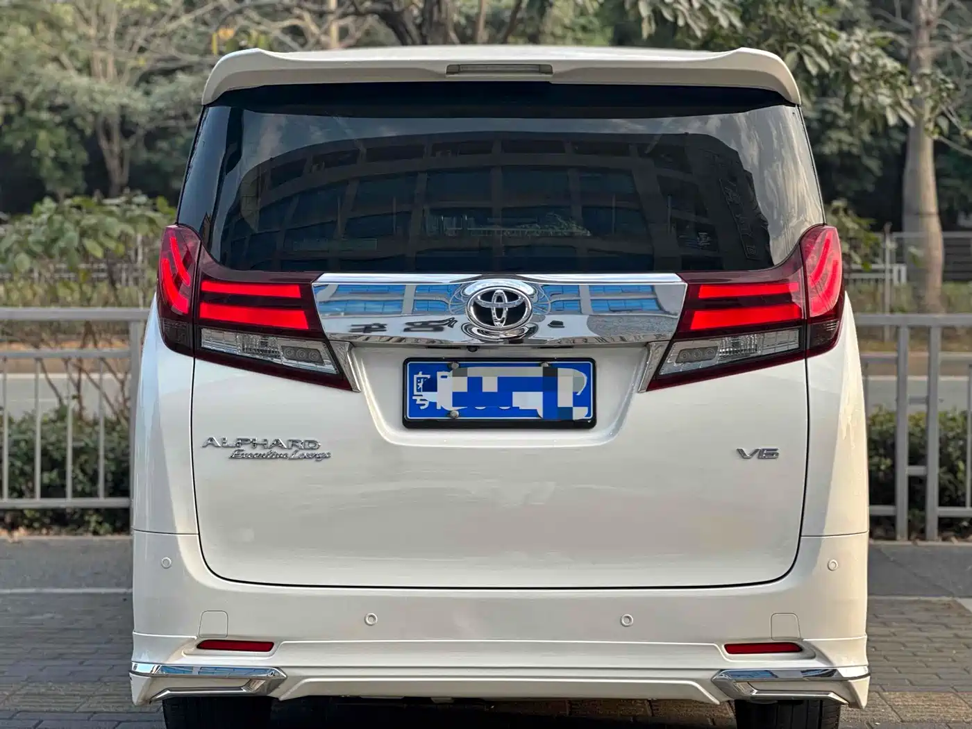 Toyota Alphard 2018 3.5L Luxury фото 5