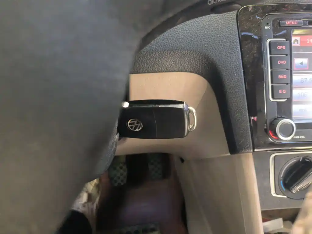 Volkswagen Santana 2013 1.6L Manual Comfort Edition фото 12