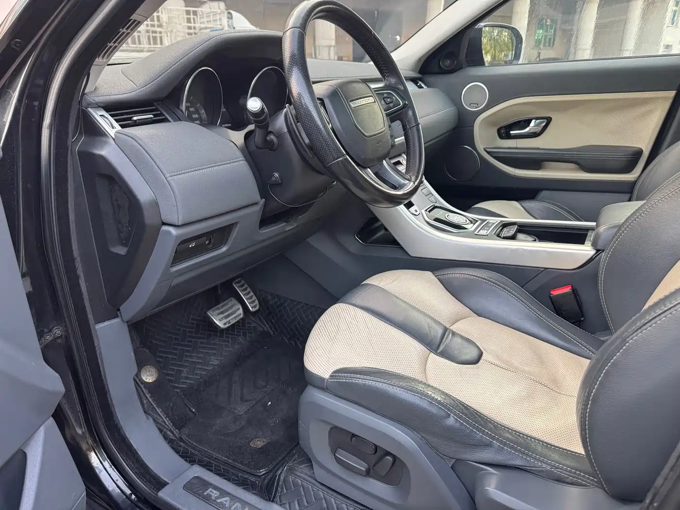 Land Rover Range Rover Evoque (Import) 2013 2.0T 5-door Dynamic Edition фото 4