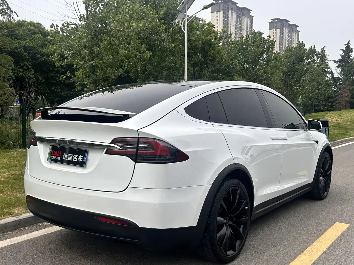TESLA MODEL X