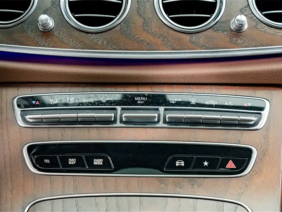 Mercedes-Benz E-Class New Energy 2022 Facelift E 350 e L Plug-in Hybrid Sedan фото 13