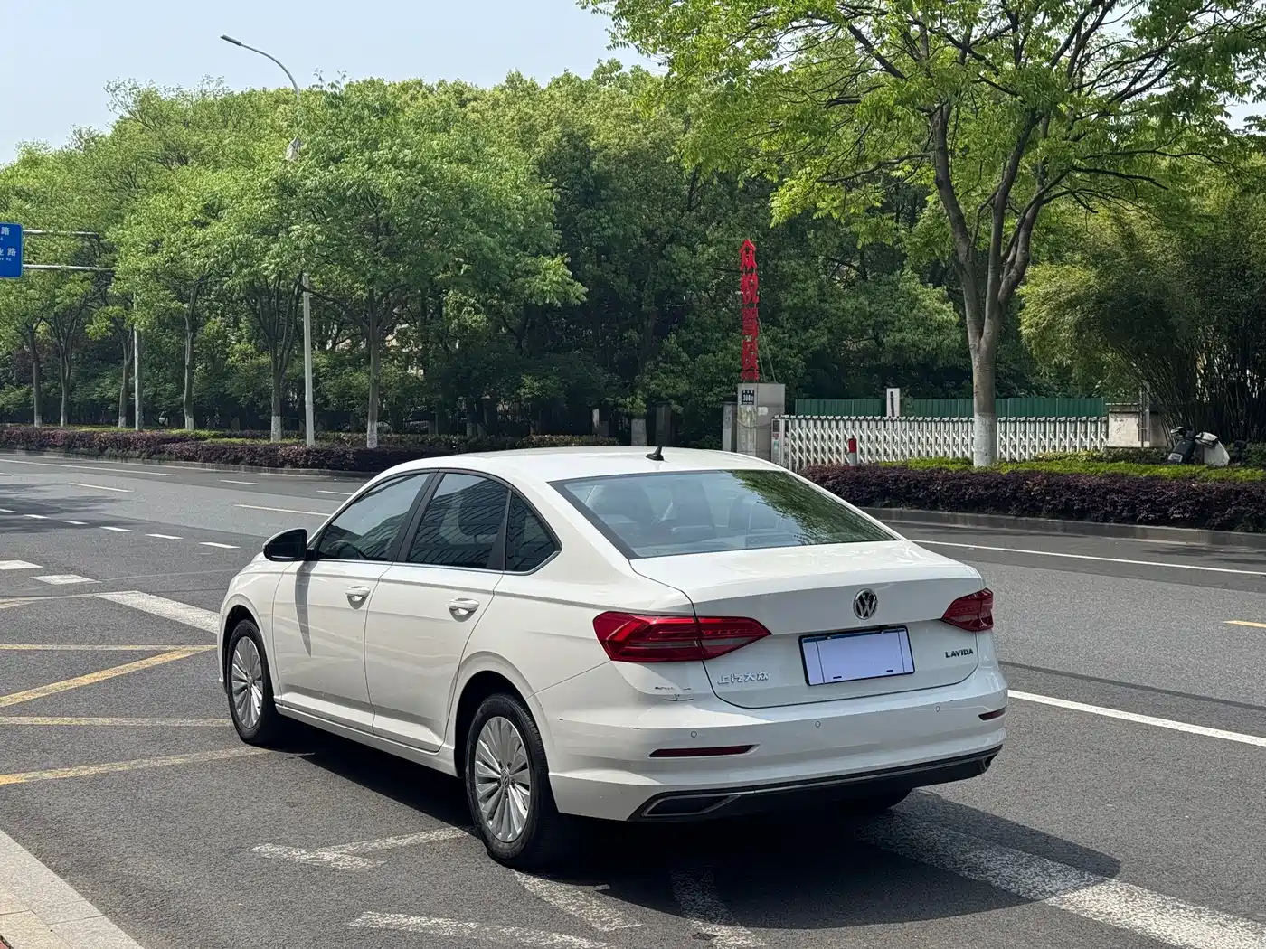Volkswagen Lavida 2019 1.5L Automatic Comfort Edition China VI фото 8
