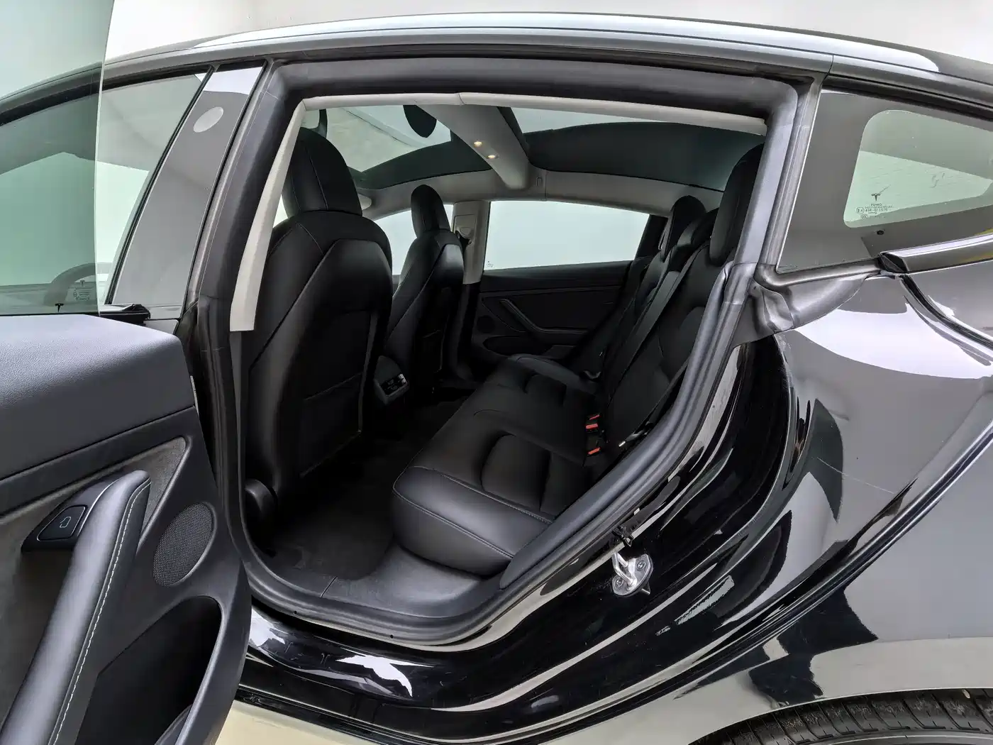 Фото 6 - Tesla Model 3