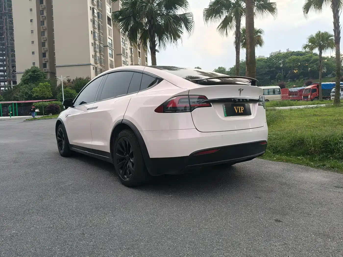 TESLA MODEL X