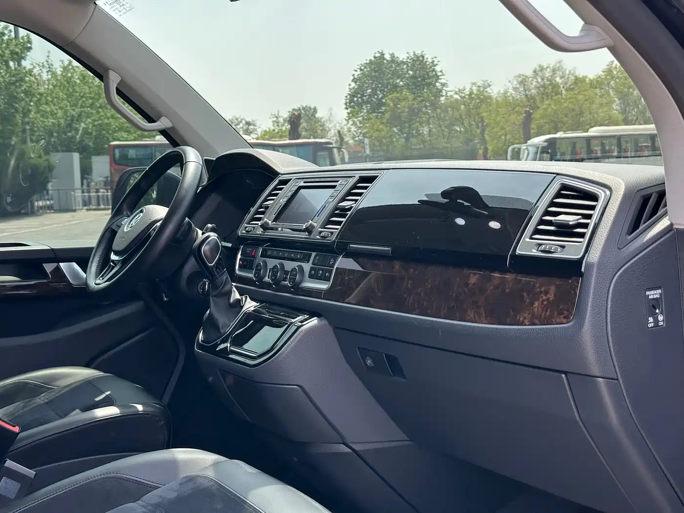 Volkswagen Multivan 2018 2.0TSI 4WD Premium Edition 7-Seater фото 6