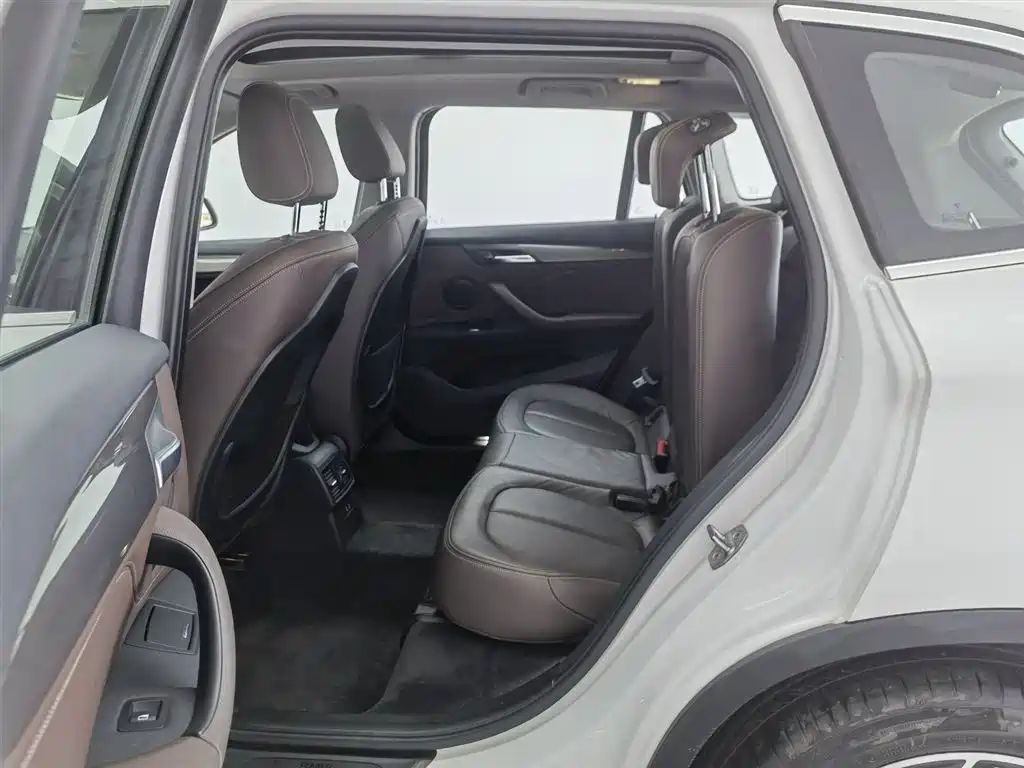 BMW X1 2019 sDrive18Li Premium Model фото 15