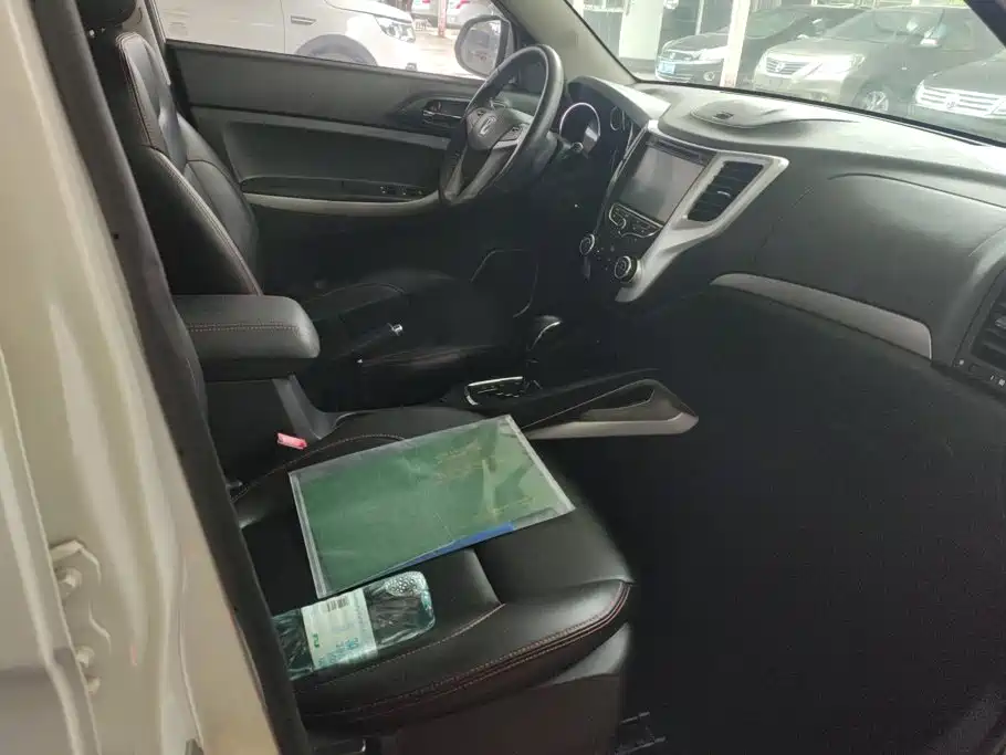 Changan CS35 2014 2014 1.6L Automatic Luxury Type China V