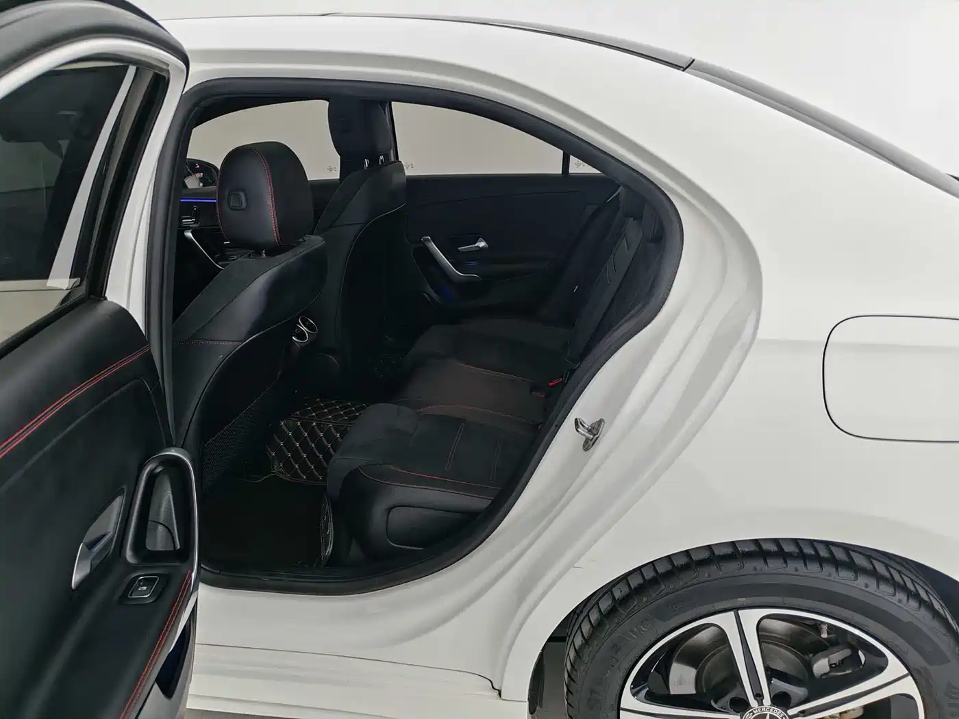 Mercedes-Benz A-Class 2023 A 200 L Fashion фото 11