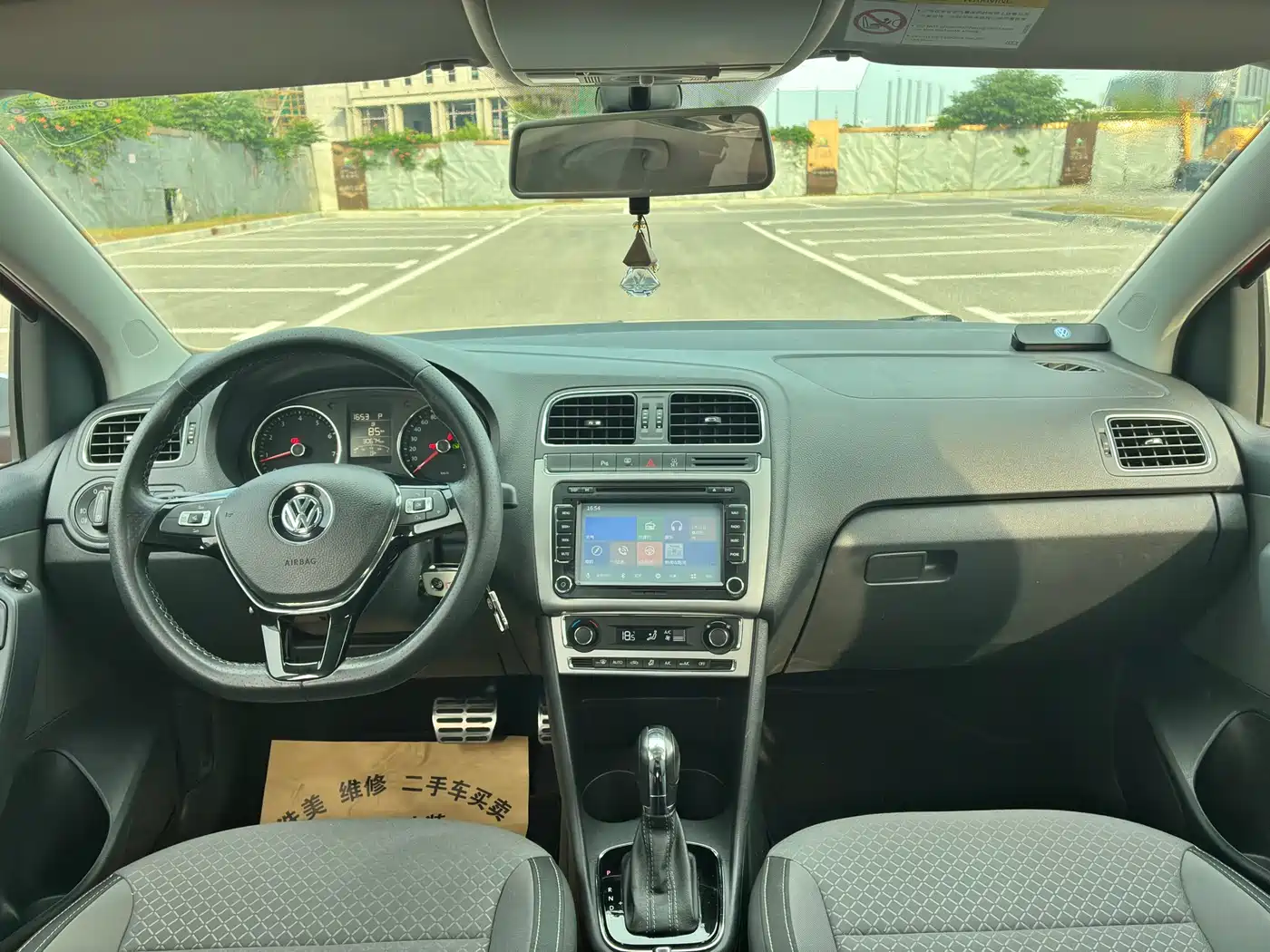 Volkswagen Polo 2014 1.6L Cross Polo Automatic фото 10